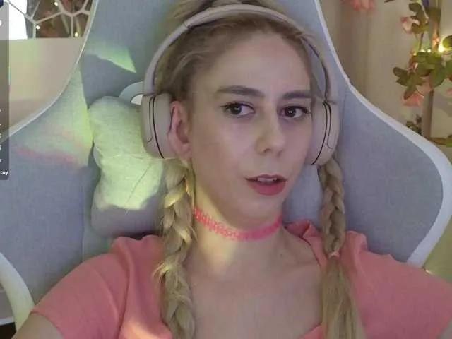 Try naked model -Light-Fury- -Light-Fury- from BongaCams