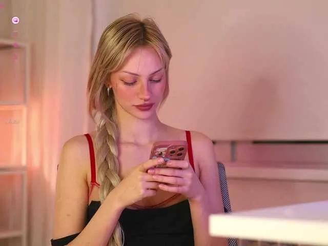 Masturbate to Babeholly, she wants to masturbate for you babeholly from BongaCams