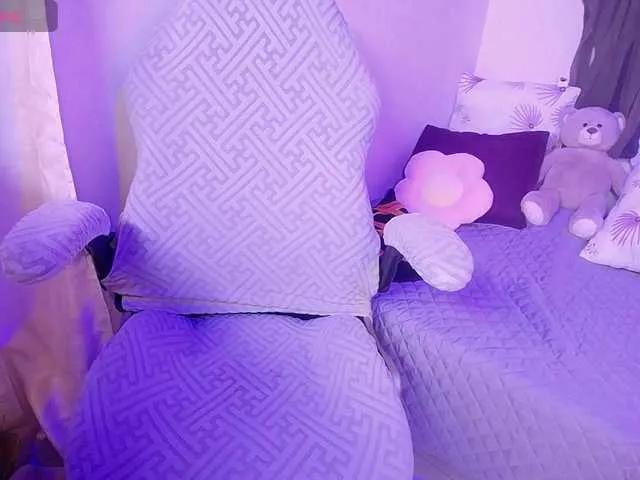 Try sexy performer Chloe-tgn chloe-tgn from BongaCams