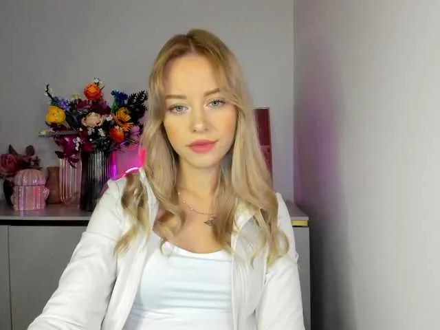 Slutty CindyGlam wants you to fuck her body now CindyGlam from BongaCams