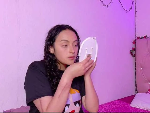 ela-peach from BongaCams