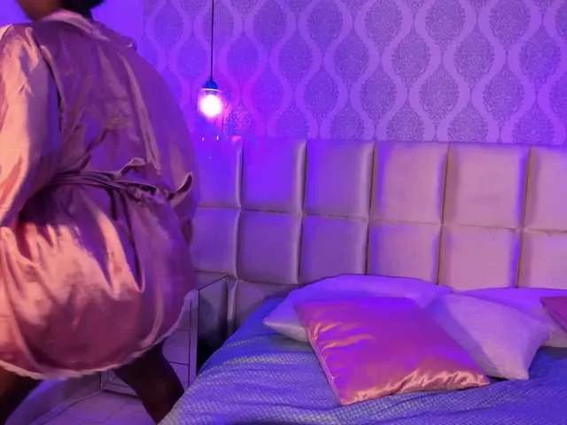 EvelynBrooks from BongaCams