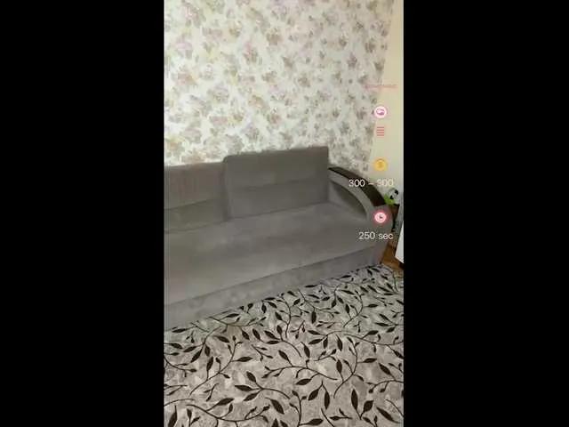 KikiMilf84 from BongaCams