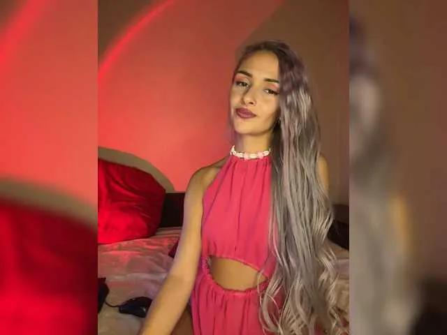 Explore cute slut KiraWhite KiraWhite from BongaCams