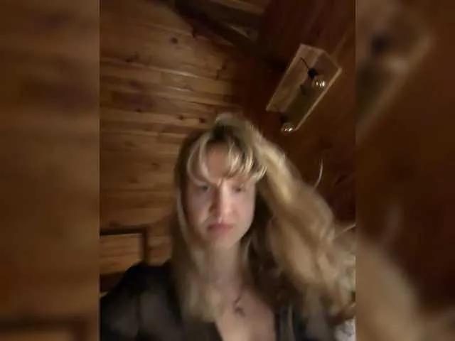 Leabricotss from BongaCams