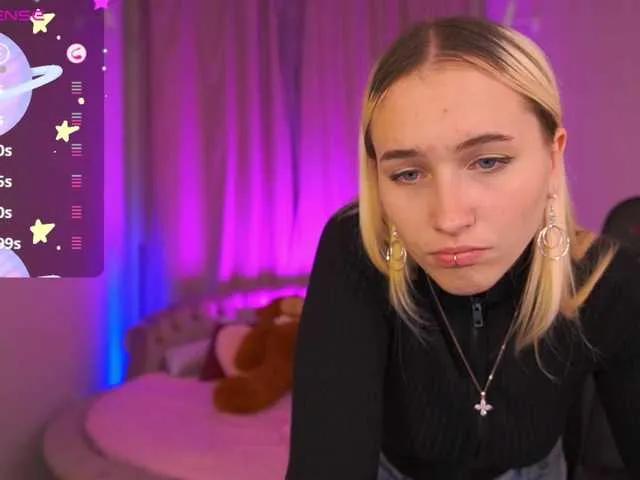 Sweet LilElfie wants you to fuck her body now LilElfie from BongaCams