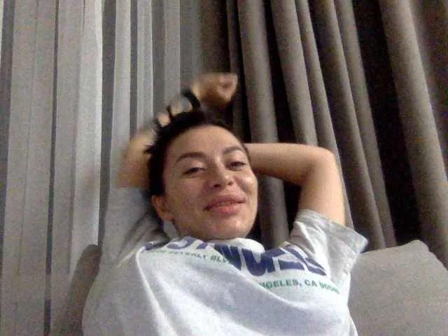 Masturbate to slutty camwhore Lunadesire Lunadesire from BongaCams