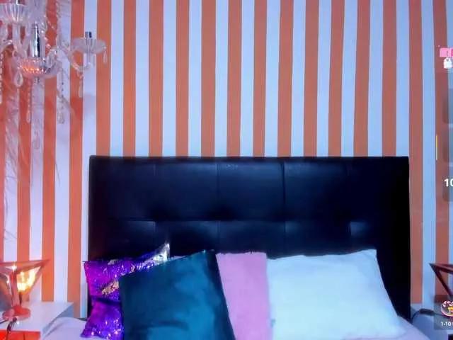 Masturbate to cute stripper LunaToledo LunaToledo from BongaCams