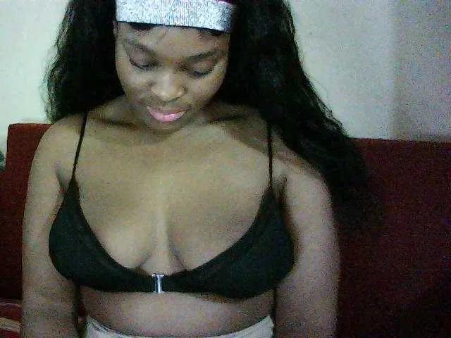 Mercedes-bunz05 from BongaCams