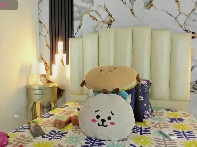 Masturbate to 31 years old mollieblue69 from BongaCams mollieblue69 from BongaCams