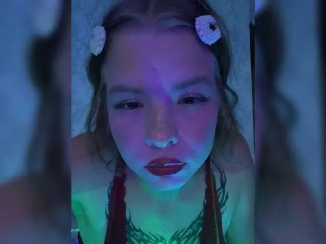 Twiksy from BongaCams