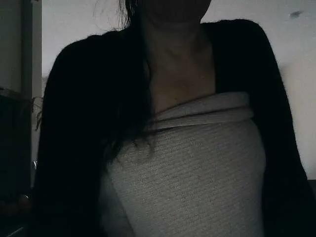 Masturbate to cute camslut UllimOhi UllimOhi from BongaCams