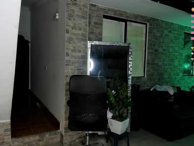 xcarlet1 from BongaCams