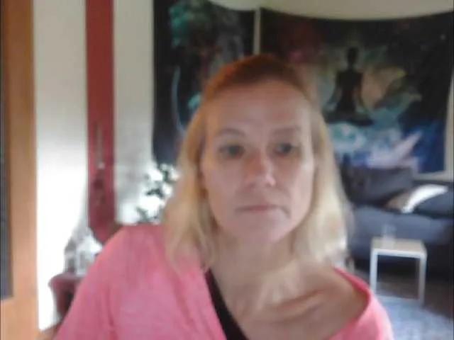 xcyola from BongaCams