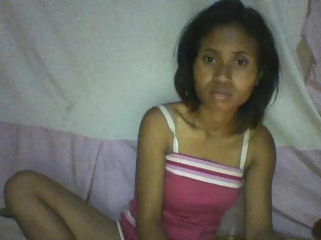 YoungNatie from BongaCams