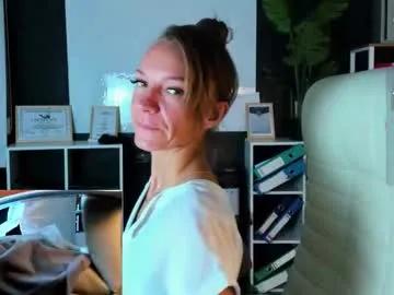 Explore Jesica_moon_peachy, she wants to masturbate for you jesica_moon_peachy from Chaturbate
