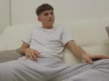 reeves_bae from Chaturbate