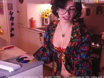 Naked Safaeri wants you to fuck her body now safaeri from Chaturbate