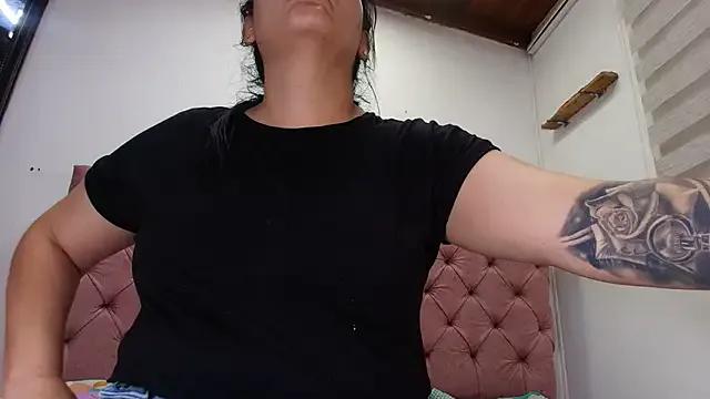 Discover cute model _linda_milk_ _linda_milk_ from StripChat