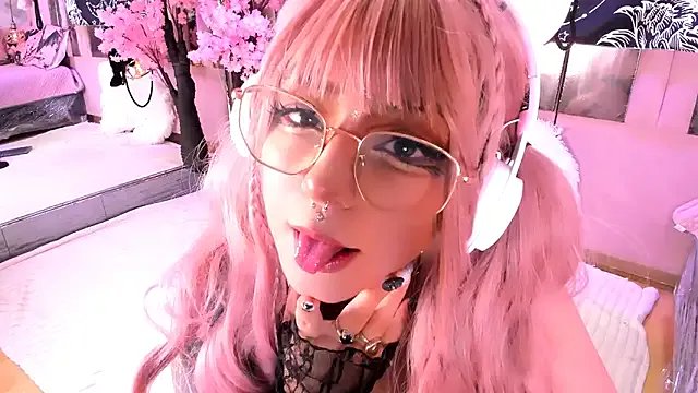 BizzyNoar from StripChat