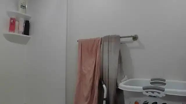 cinnaminnie from StripChat