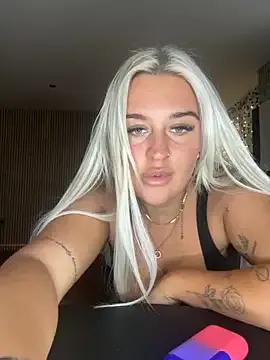 Discover sexy model CurvyGxxx CurvyGxxx from StripChat