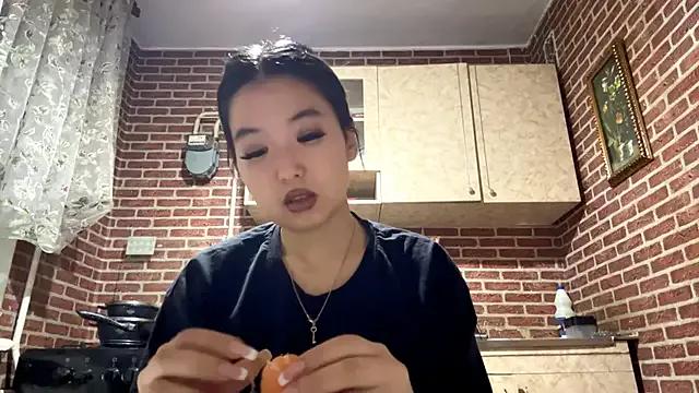 EmmaLeexth from StripChat