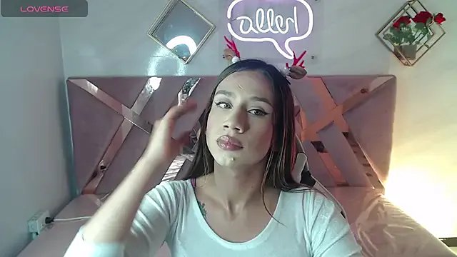 Evy_Luxx_v from StripChat