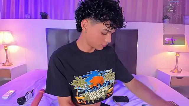 Naked Kai_riptide wants you to fuck his body now Kai_riptide from StripChat