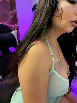 Discover sweet escort KateDeLatorre KateDeLatorre from StripChat