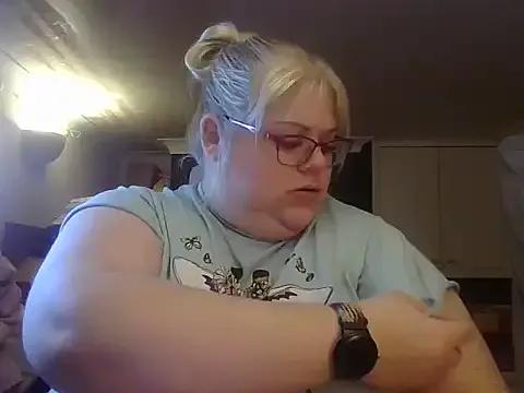 Kinkyhousewife83 from StripChat
