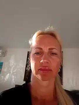 Explore KissMiSveet, she wants to masturbate for you KissMiSveet from StripChat