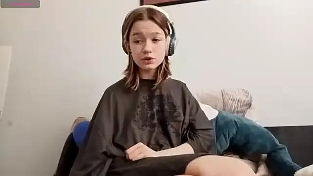 Masturbate to sweet camwhore LorRebak LorRebak from StripChat