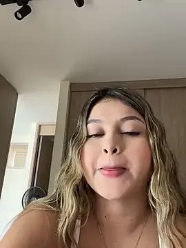 lunablossom_ from StripChat