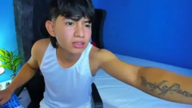 Mikke18 from StripChat