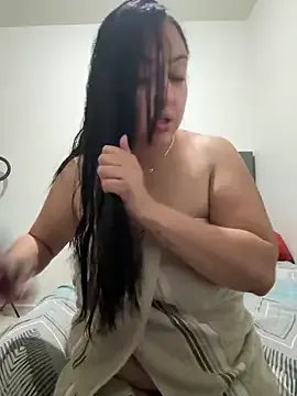 MileyGia from StripChat