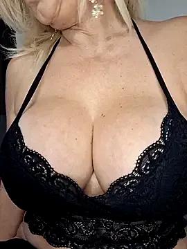 Masturbate to StripChat's Milfevapeccato milfevapeccato from StripChat