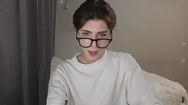 Discover Oliver_star_boy_, he wants to masturbate for you Oliver_star_boy_ from StripChat