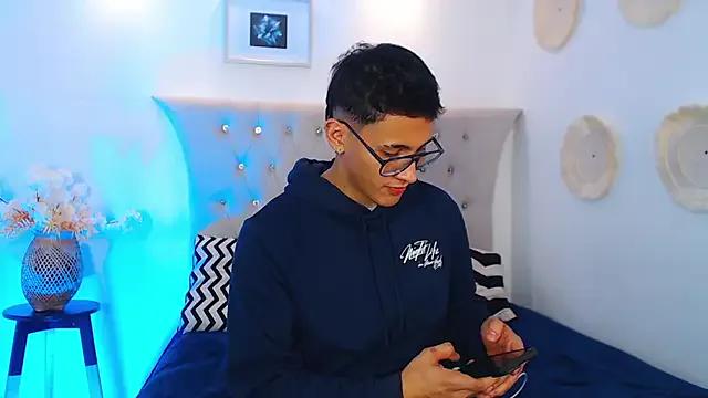 Watch SalvadorFit, he wants to masturbate for you SalvadorFit from StripChat