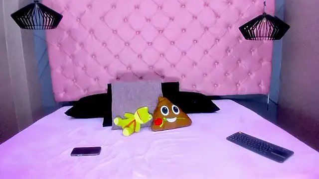 Sara_Burningg from StripChat