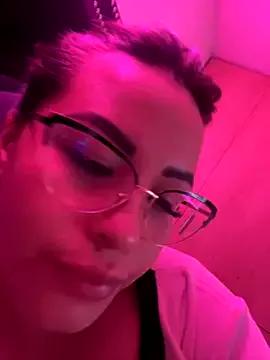 Watch sweet camwhore Sexyyykloee sexyyykloee from StripChat