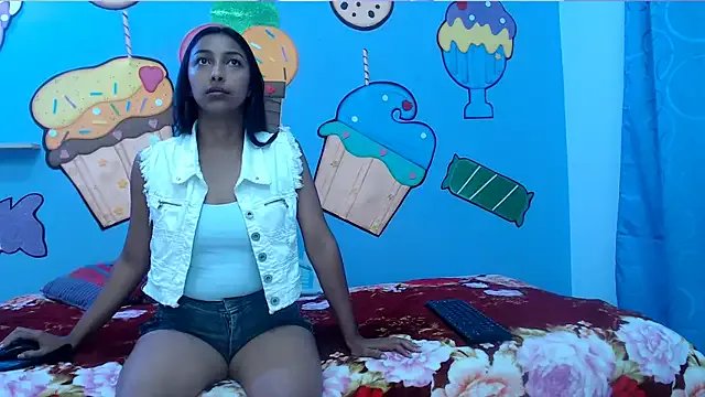 skinnysexzara18 from StripChat