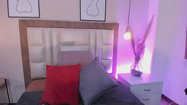 Cute VelvettCrowee wants you to fuck her body now VelvettCrowee from StripChat