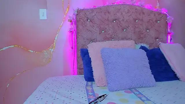 Cute Violet_taylor_ wants you to fuck her body now violet_taylor_ from StripChat