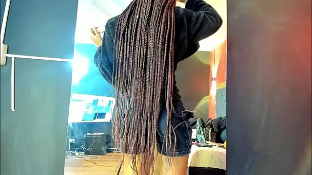 YayaHilton from StripChat